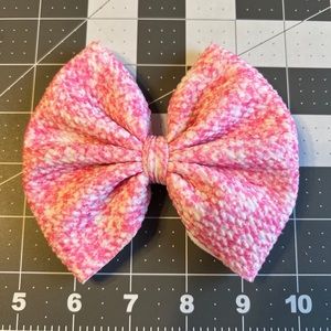 New handmade 5” clip bow